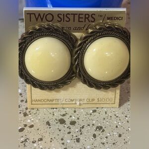 Vintage Two Sisters Medici Clip-On Earrings – Cream Cabochon